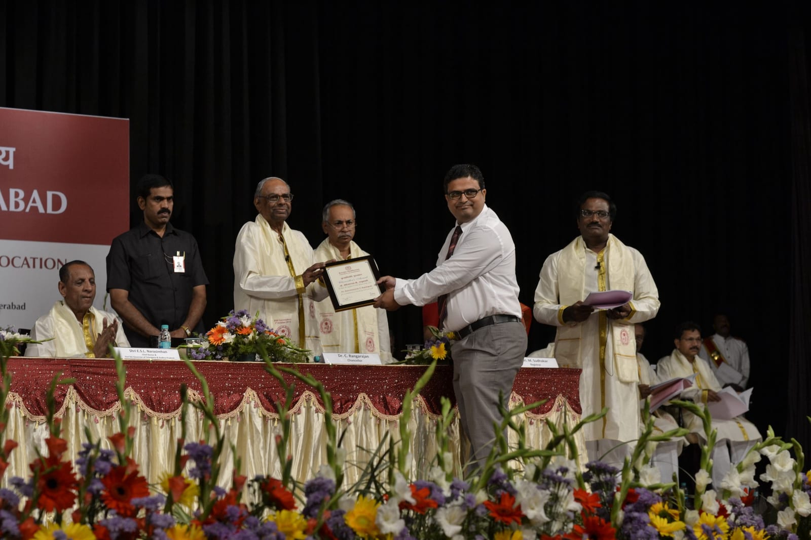 Koteswararao V Rajulapati receiving the Chancellor’s Award