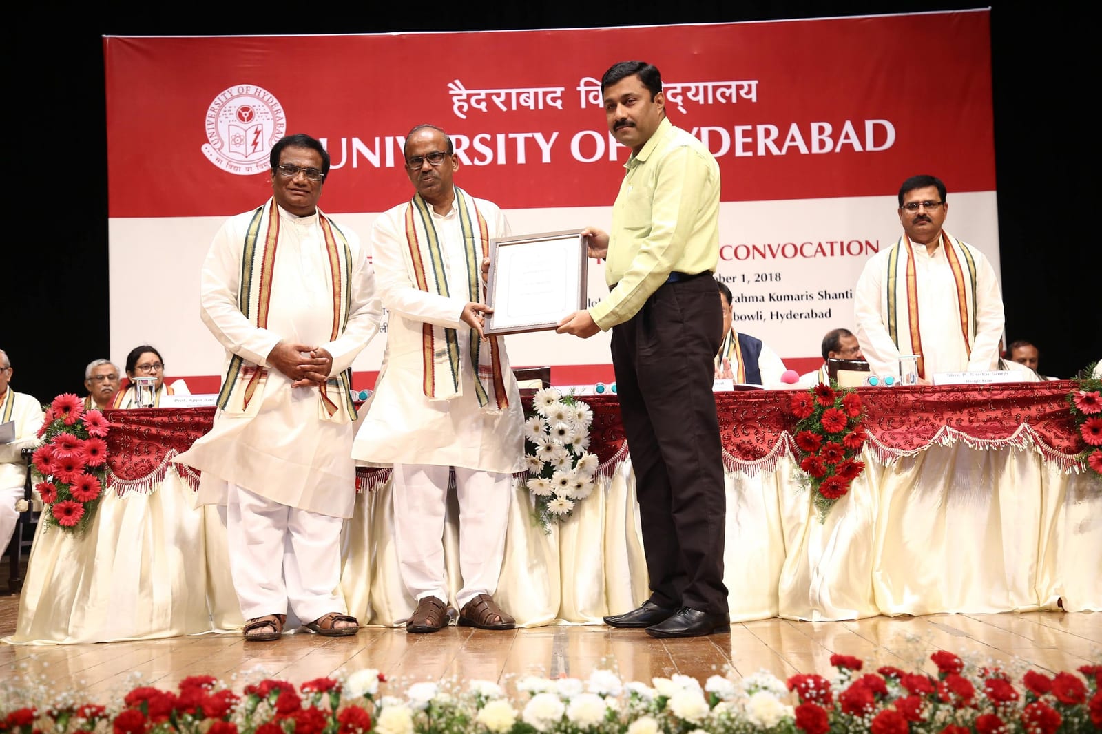 Md Zahidul Haque receiving the Chancellor’s Award