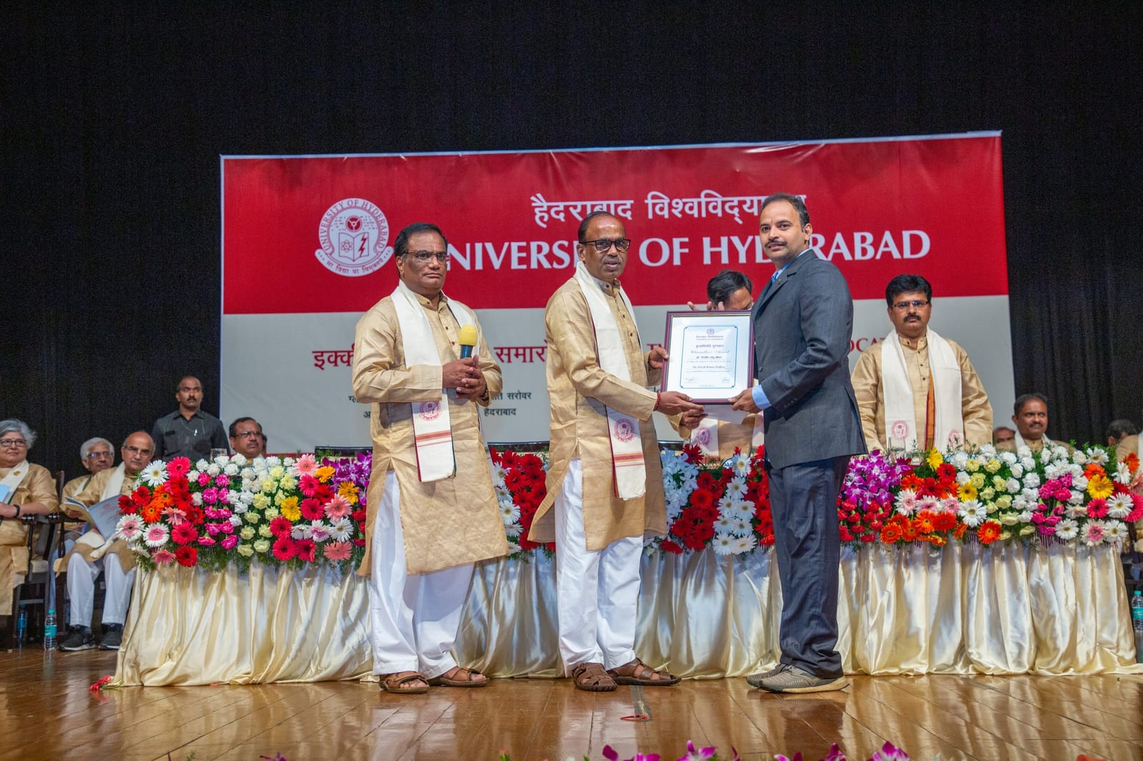 Perali Ramu Sridhar receiving the Chancellor’s Award