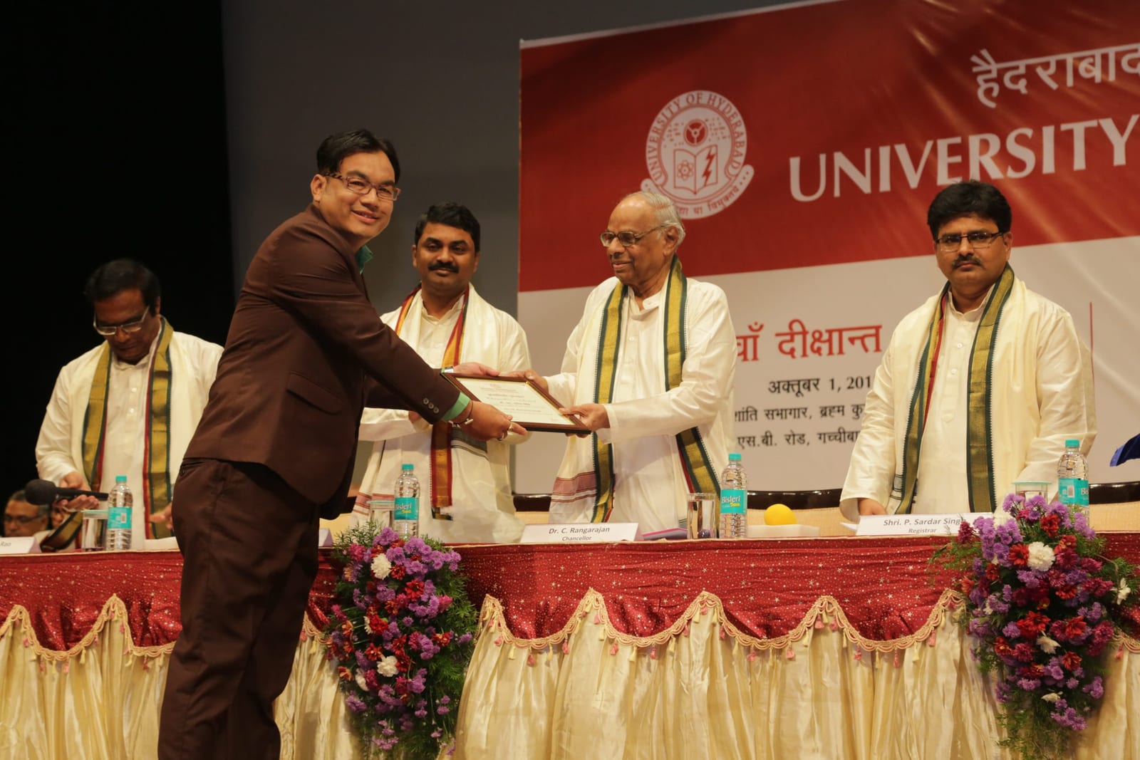 Romesh Singh receiving the Chancellor’s Award