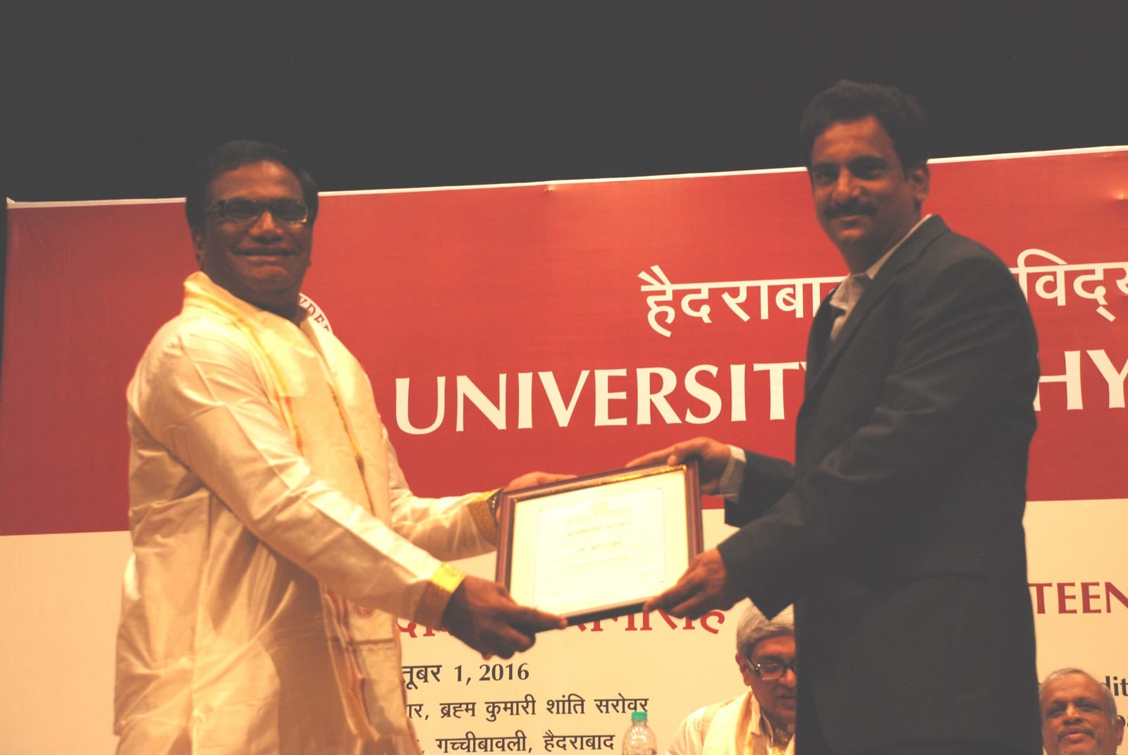 Yenugu Suresh receiving the Chancellor’s Award